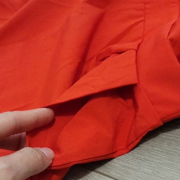 Chic Red Romper with Flared Sleeves - Picture 12 of 13